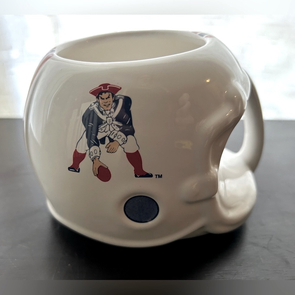 NFL New England Patriots Football helmet mug. 1986 Vintage